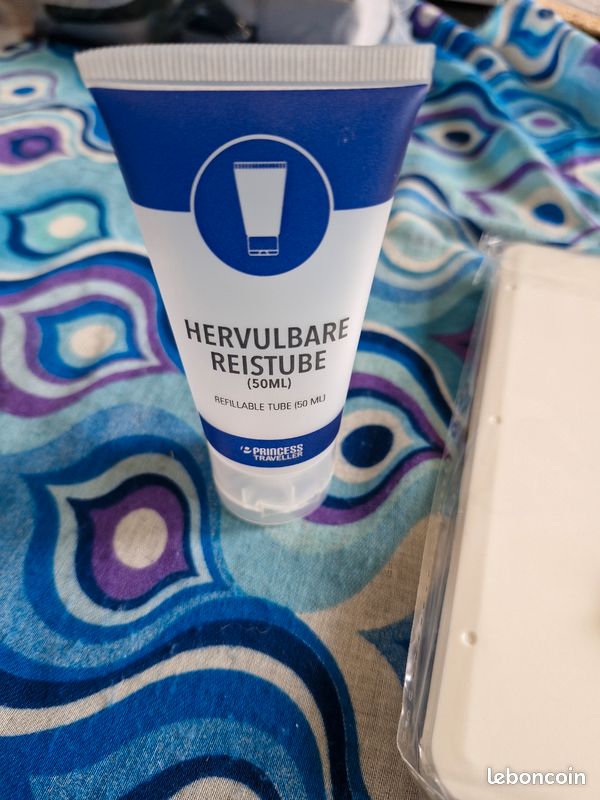 Trousse de voyage avec kit d'hygiène (image 9)