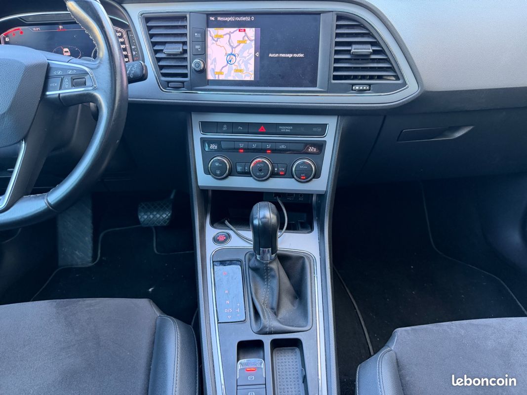 SEAT Leon 1.5 TSi 150CH XCELLENCE DSG / TOIT OUVRANT / CARPLAY / VIRTUAL COCKPIT / CAMERA / GARANTIE 6 MOIS (image 9)