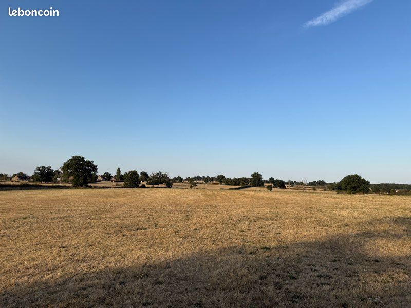 Vends terrain champ prairie 2,5 Ha à Chazemais avec entrée donnant sur route · 29 000 €