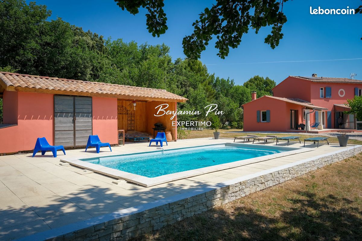 Maison 7 pièces 161 m² · à Saint-Saturnin-lès-Apt · 161 m² · 597 000 €