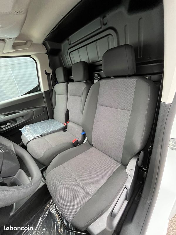 Citroen BERLINGO VAN M 650KG BLUEHDI 130CH S&S EAT8 PACK PREMIUM CONNECT (image 11)