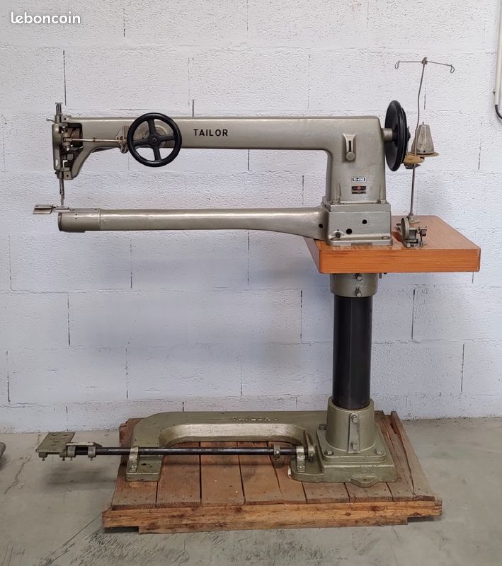 Machine de montage et réparation bâche et voile - Équipements industriels