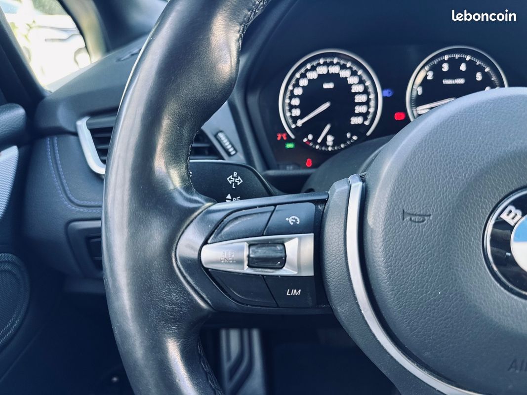 BMW SERIE 2 Active Tourer 1.5L 220CH 225 xe M Sport + SIEGES CHAUFFANTS + AFFICHAGE TETE HAUTE + HARMAN KARDON + CAMERA DE RECUL + GARANTIE 12 MOIS (image 24)