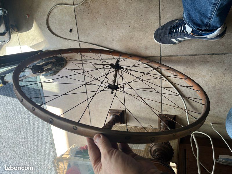 Jante de vélo en bois (image 1)