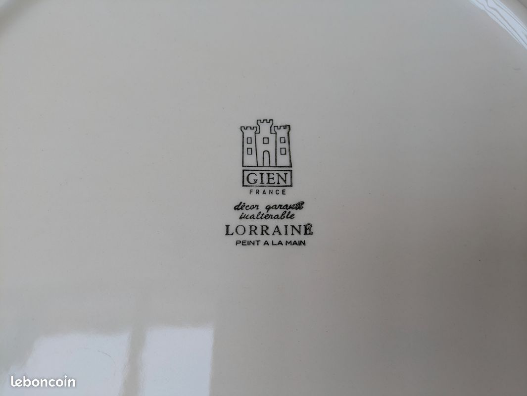 Plat à gâteaux Gien modèle Lorraine 30cm décor floral bordure bordeaux peint à la main (image 10)