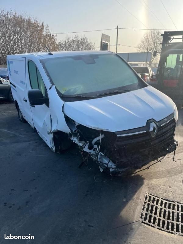 Renault Trafic FOURGON FGN L1H1 2T8 BLUE DCI 110 CH ACCIDENTEE (image 1)