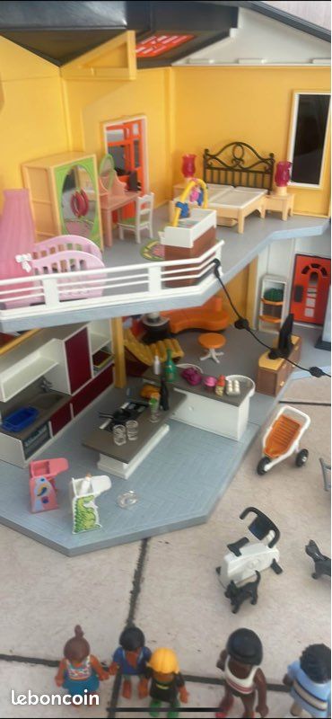 Maison playmobil + accessoires (image 2)