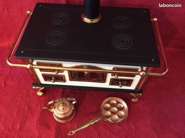 Grande Cuisinière Allemande Märklin – Tôle Peinte Et Accessoires Cuivre – 1910