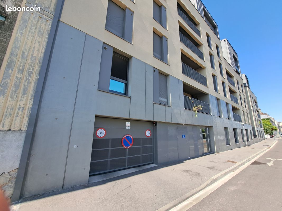 Parking/box Reims · 90 €/mois
