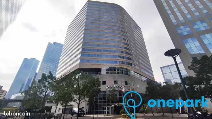 Parking 12 m² · à Courbevoie · 12 m² · 132 €/mois