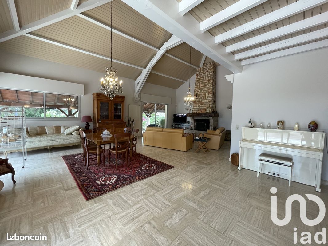 Propriété 7 pièces 274 m² - Horsarrieu 40700 (image principale 5)