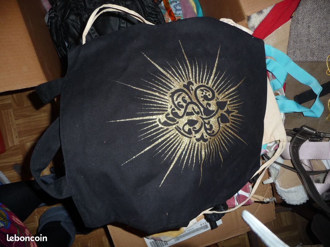 Sac tissu noir a paillettes dores (image 2)