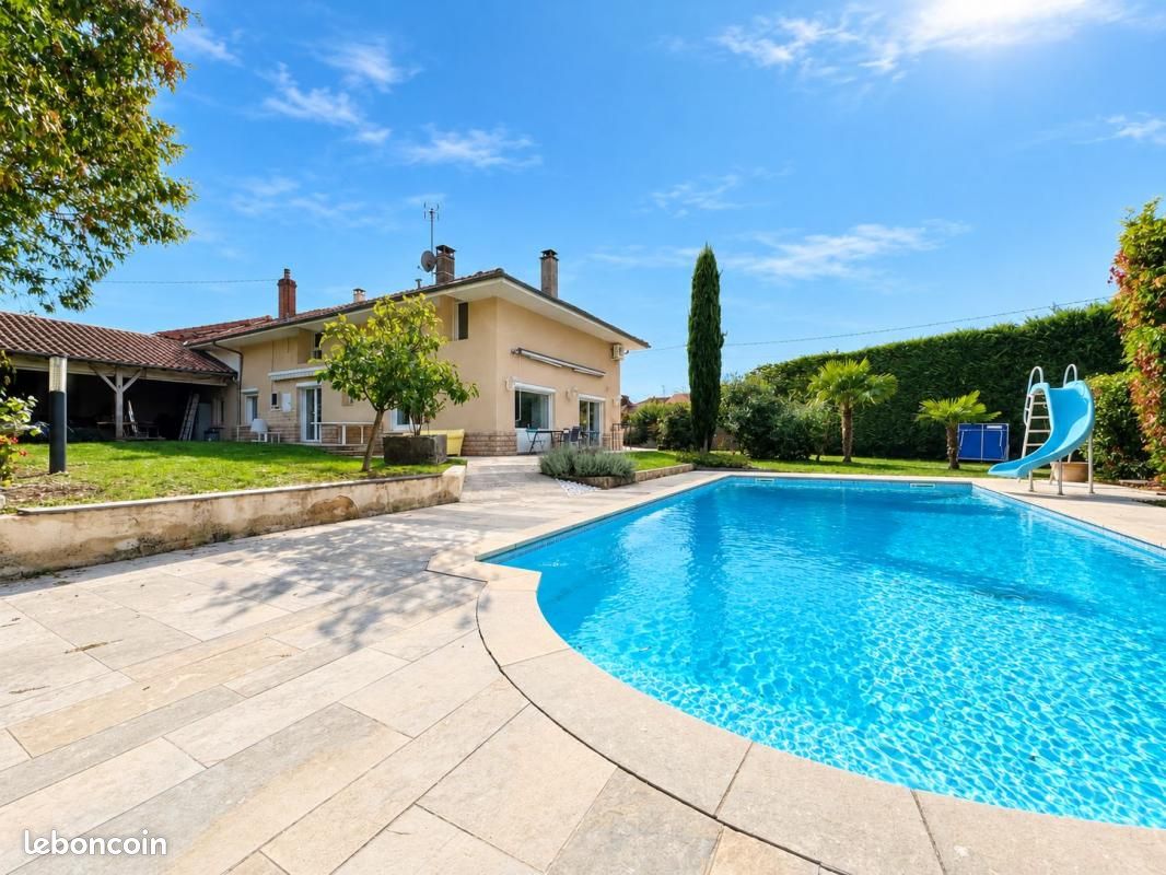 Maison 6 pièces 365 m² · à Viriat · 365 m² · 520 000 €