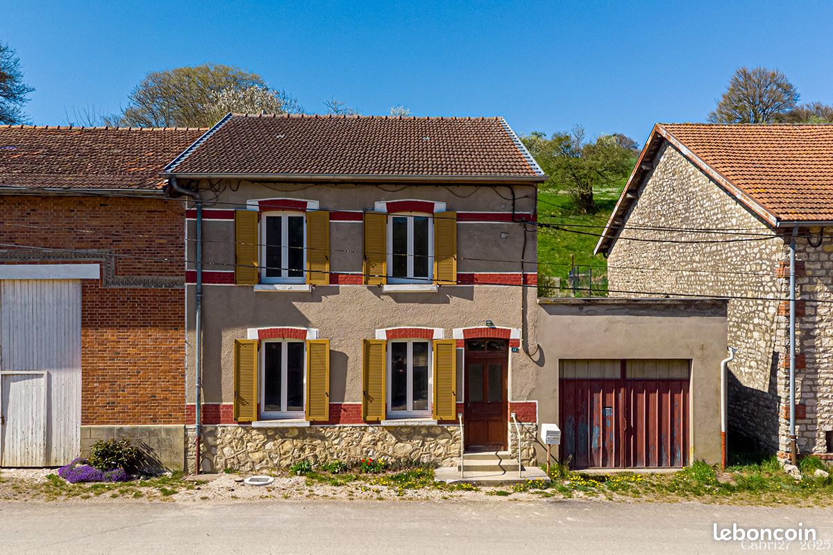 Maison 6 pièces 130 m² · à Véry · 130 m² · 44 000 €