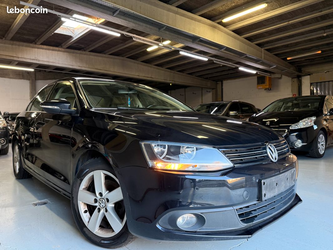 Volkswagen Jetta 1.6 TDI 105 CH CONFORTLINE - 149 000 Kms Certifié - TOIT PANO - GPS - CLIM AUTO - 1 ERMAIN (image 2)