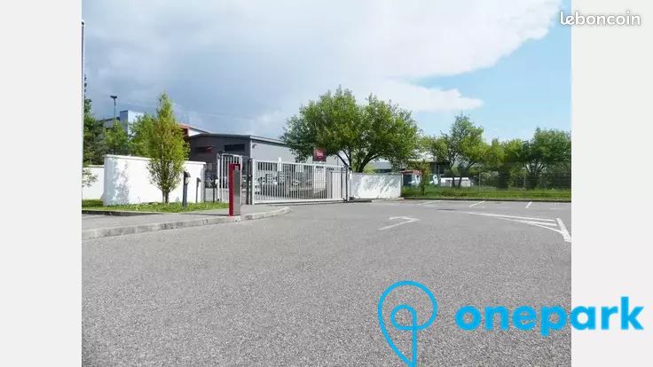 Parking 12 m² · à Saint-Genis-Pouilly · 12 m² · 161 €/mois