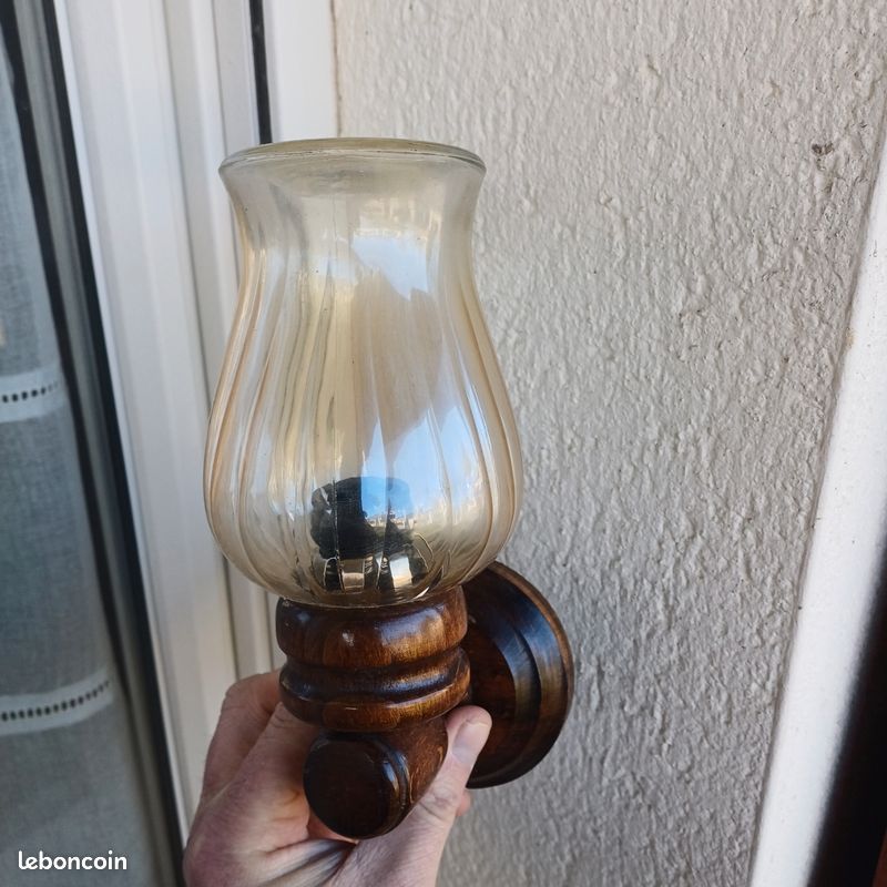 2 luminaires appliques murale avec une base en bois et verre (image 2)