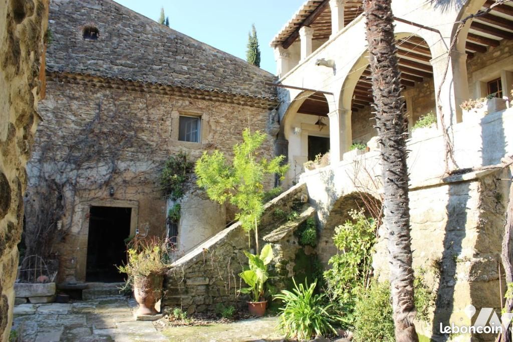 Maison 10 pièces 300 m² · à Colonzelle · 300 m² · 1 050 000 €