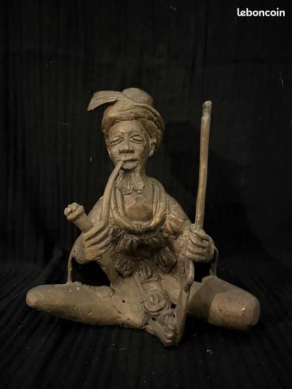 Statuette_Homme sage fumant la pipe_Bronze_Mossi_Burkina Faso.H:20cm.Ref : 122 (image 2)