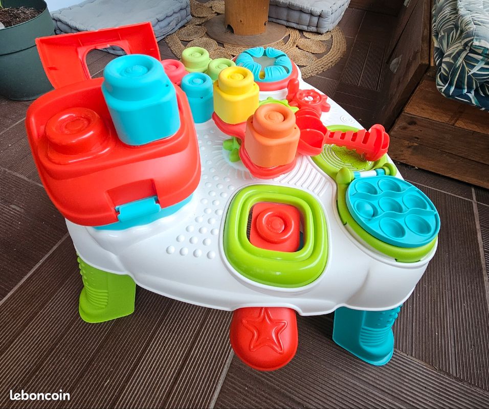 Table d'activité pour bébé
Prends très peu de place
A récupérer sur place (image 2)
