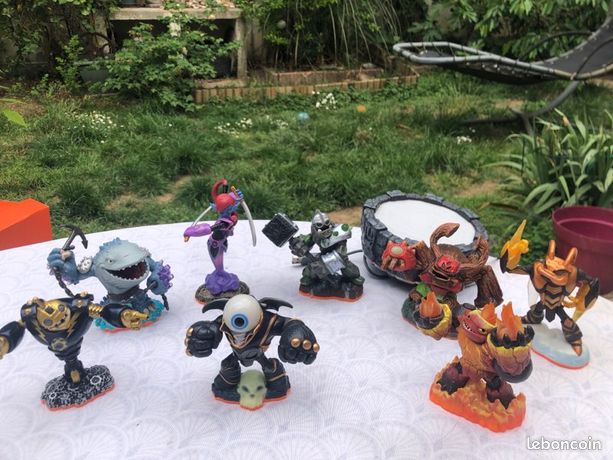 Lot De 2 Skylanders Giant - Modèles N°84517888/85000888