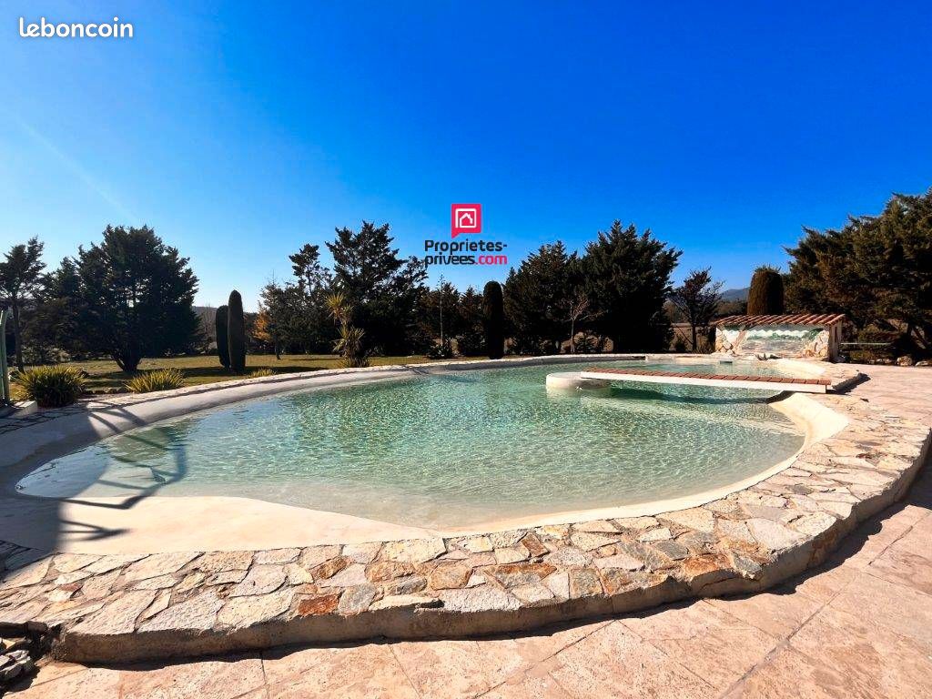 Maison 7 pièces 240 m² · à Tourrettes · 240 m² · 720 000 €