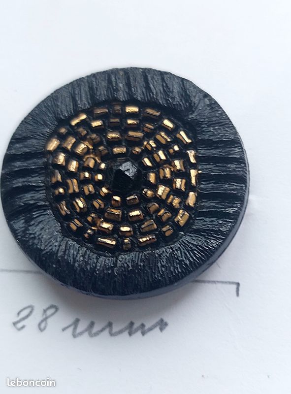 Lot 16 boutons anciens jais et verre (image 4)