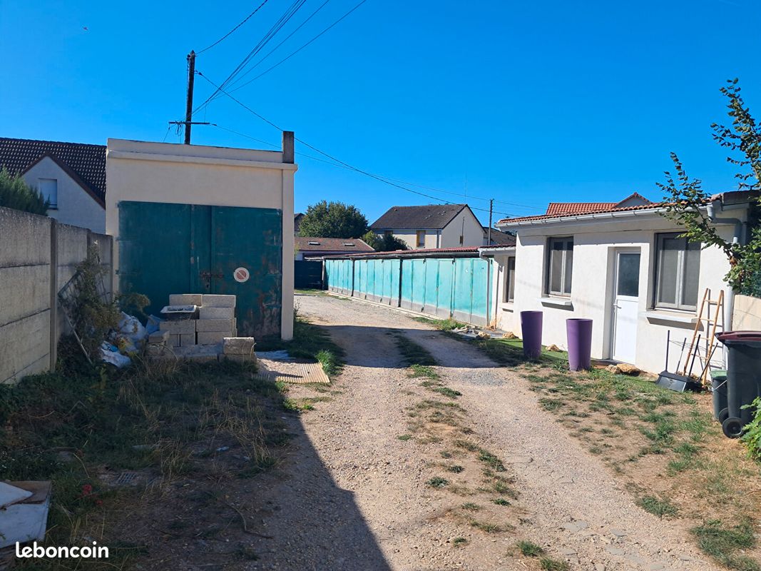 Parking 19 m² · à Brou-sur-Chantereine · 19 m² · 30 000 €