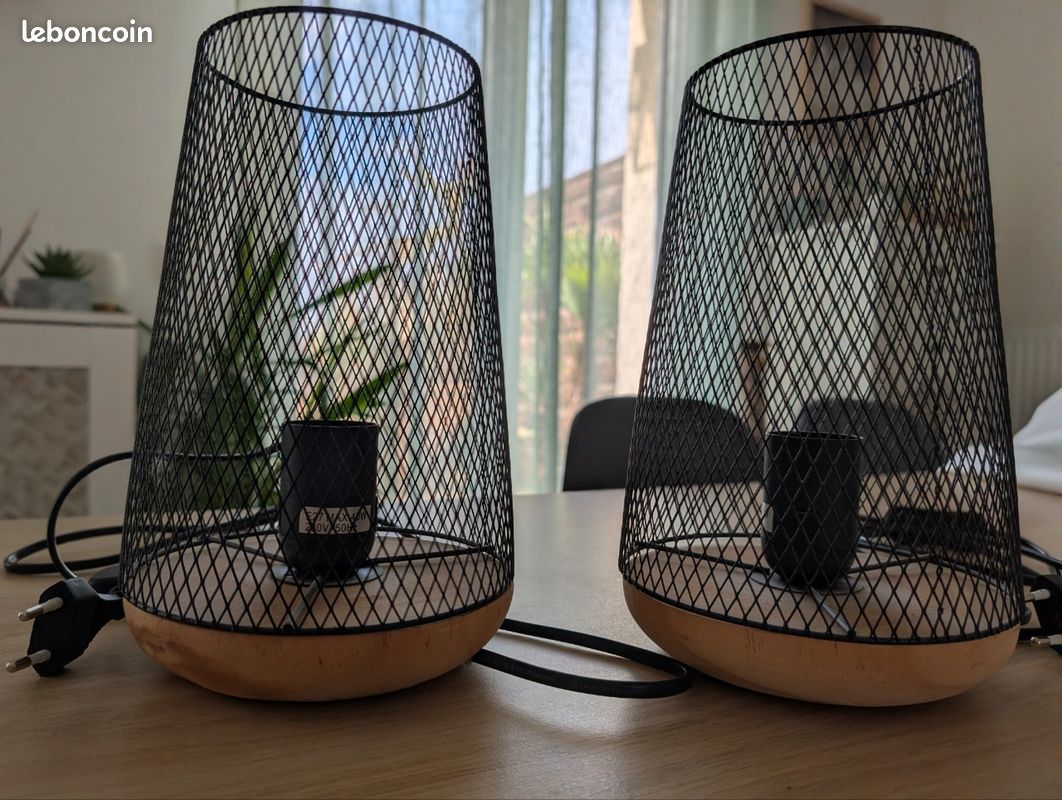 2 lampes, coloris noir et bois, très bon état (image 1)