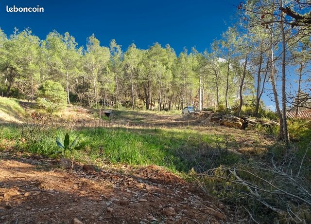 Terrain 1 668 m² Pourrieres