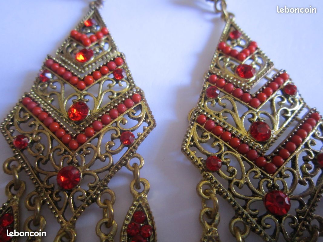 Divers boucles rouges pendantes (image 10)