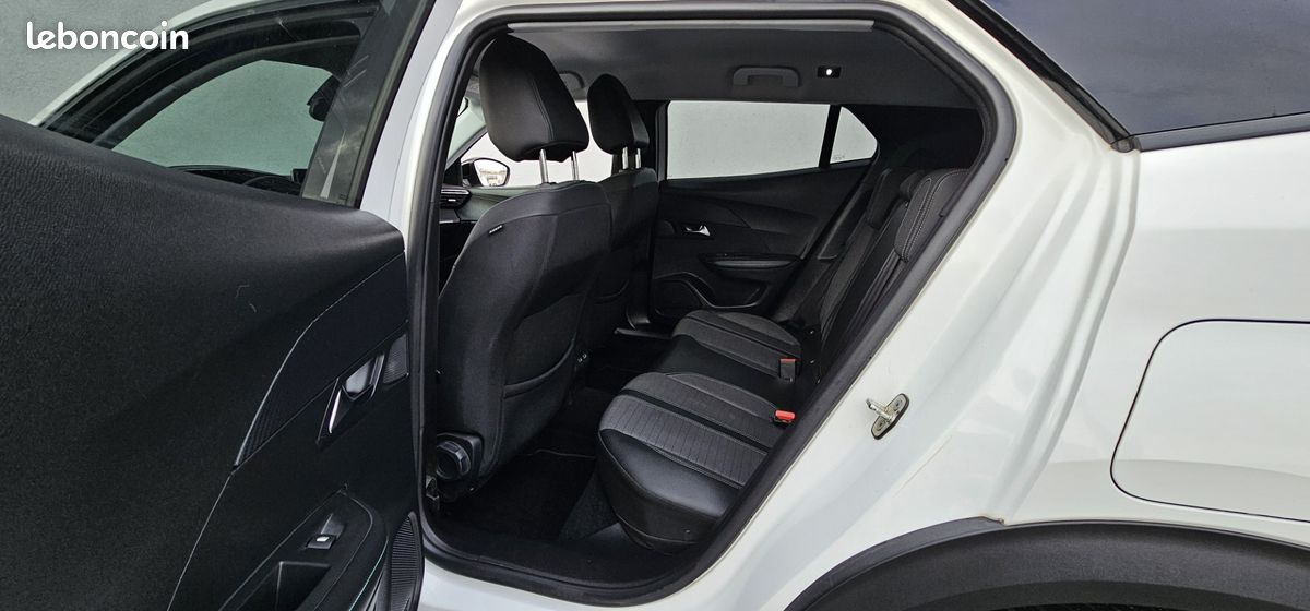 PEUGEOT 2008 BlueHDi 130CH S&S EAT8 Allure (image 9)