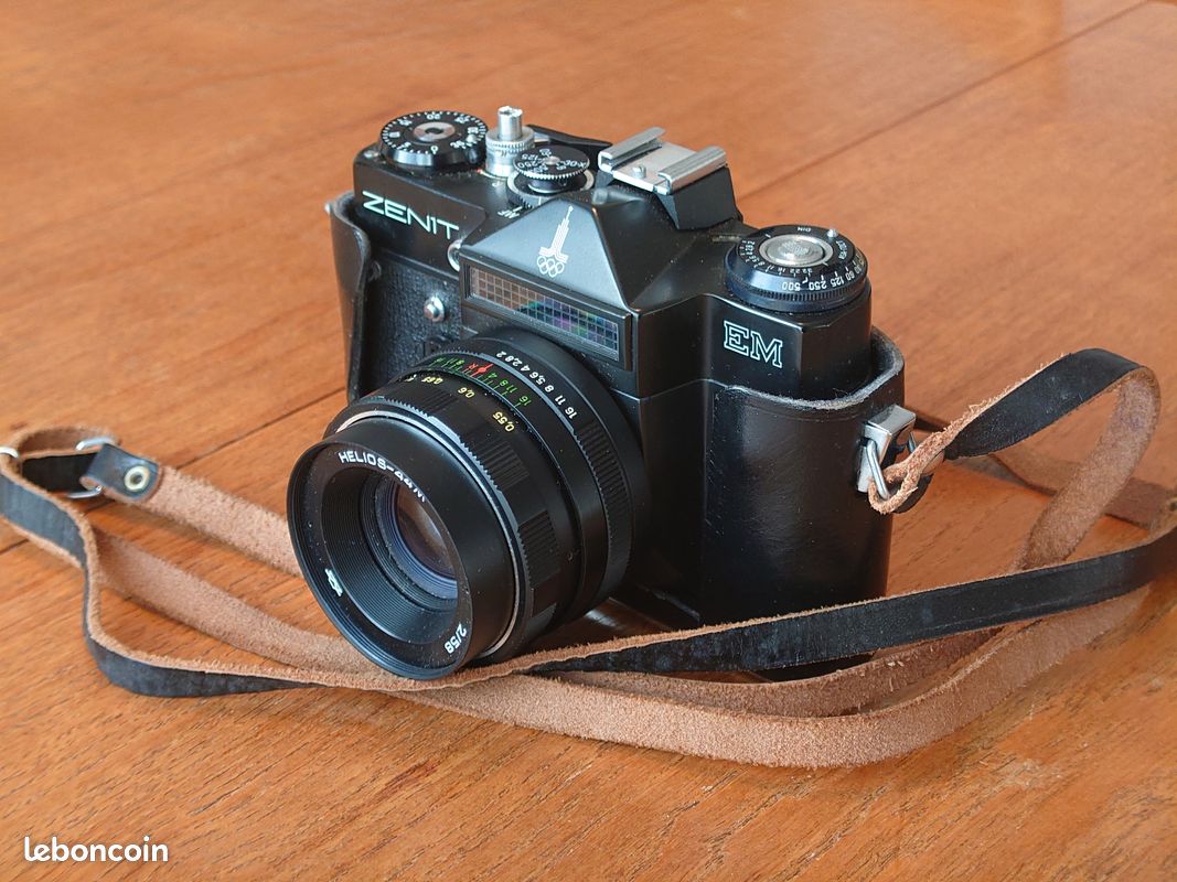 Cámara analógica Zenit-E Moskva 80 Olympic con objetivo Helios 44-2 58mm f2 de segunda mano