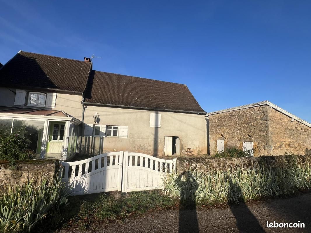 Maison 6 pièces 110 m² · à Saint-Symphorien-des-Bois · 110 m² · 143 000 €
