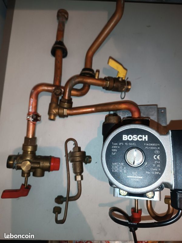 ELM LEBLANC circulateur BOSCH pour GVM 7.23 en bon état de