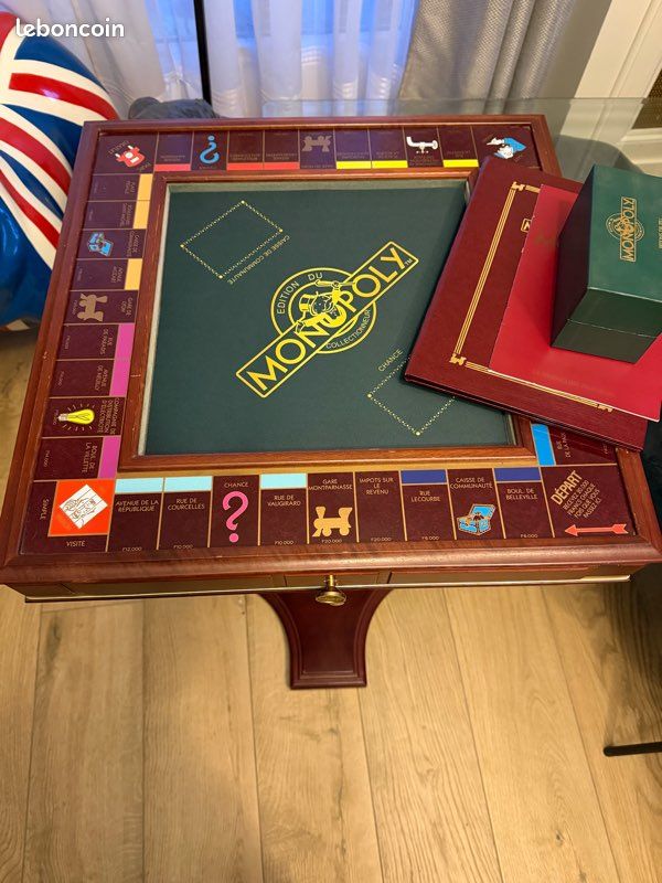 Sold at Auction: A 1991 Franklin Mint Collector's Edition Wooden Monopoly Board Game