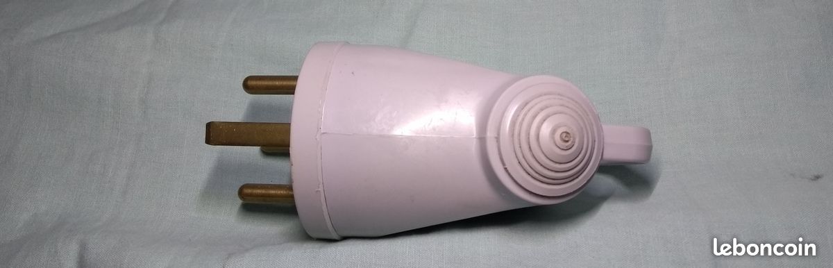 Fiche mâle Legrand 32A 400V Triphasé (3P+T) - Neuf Réf 055805 (image 5)