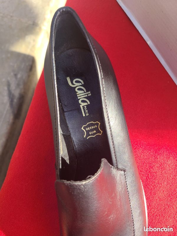 Chaussure femme neuve en cuir pointure 39 pas de paiement en ligne