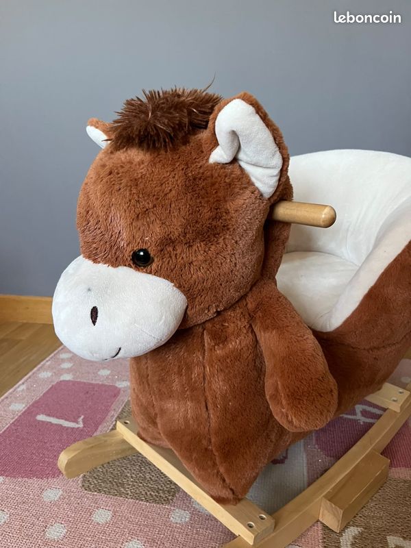 Cheval à Bascule Bayer Chic 2000 Joe – Peluche Marron, Selle 46 Cm, Dès 18 Mois, Stable Avec étriers Et Poignées
