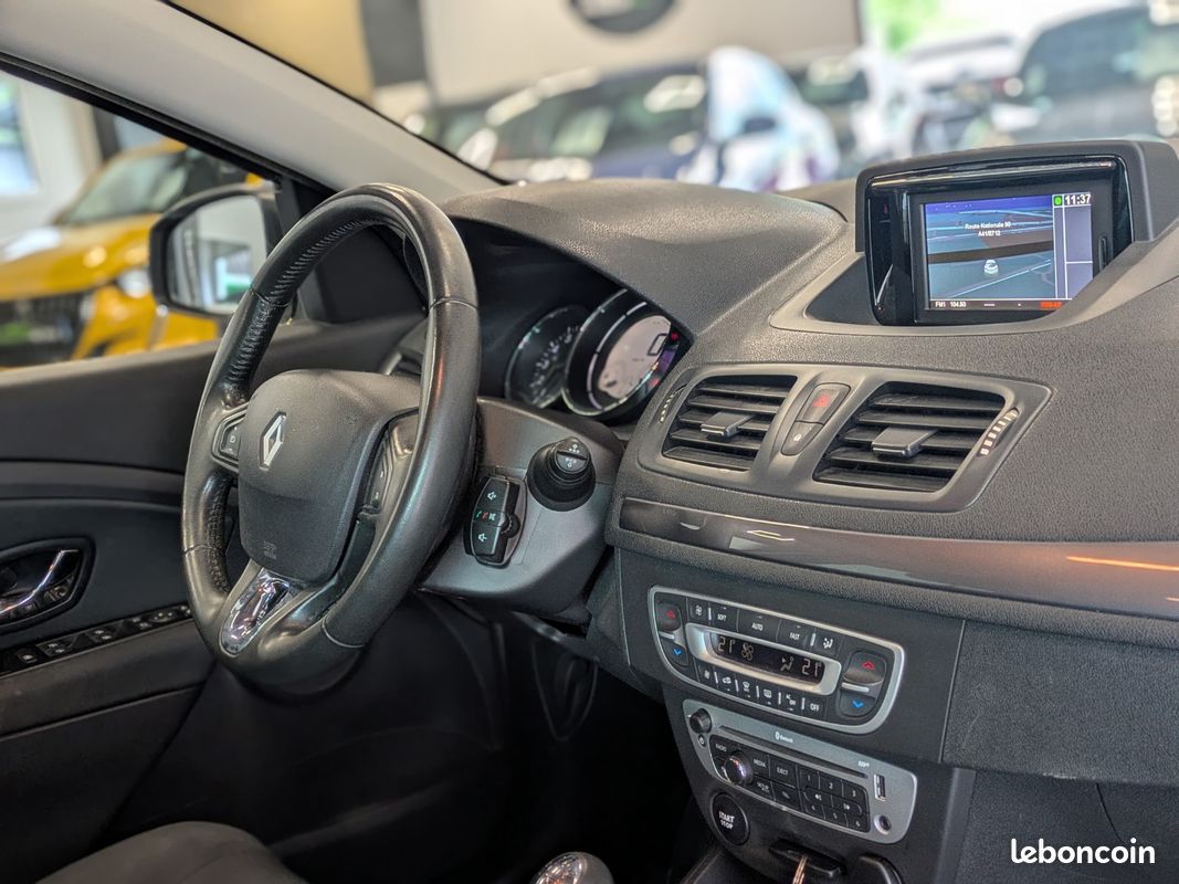 RENAULT MEGANE III BERLINE TCE 130cv Energy eco2 Limited / GPS / Bluetooth / Crit'air 1 (image 6)