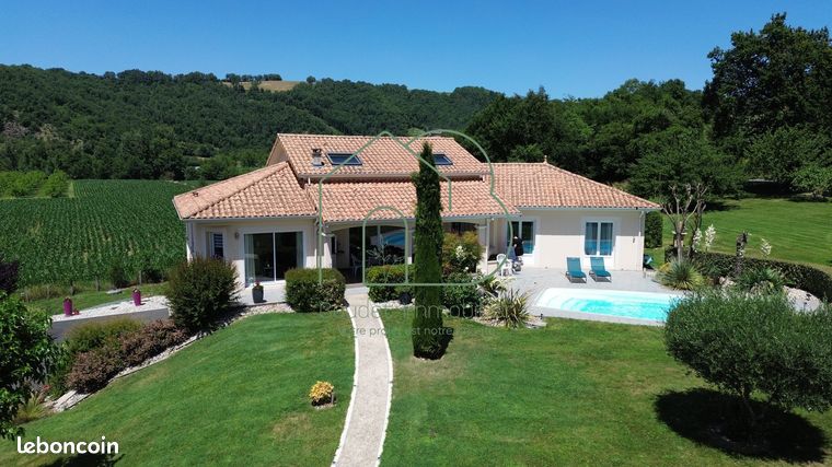 Propriété 6 pièces 178 m²
