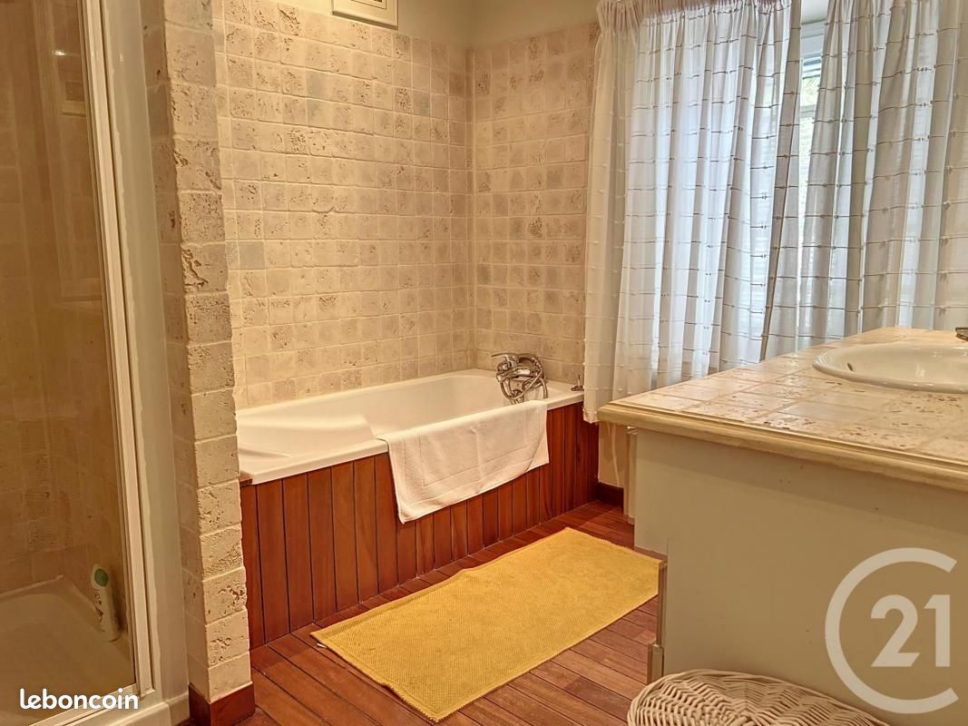 Maison 5 pièces 166 m² - Saint-Laurent-de-Cognac 16100 (image principale 13)