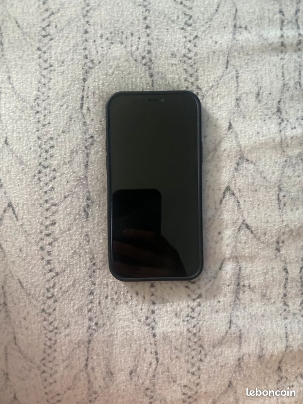 IPhone 12 (image 1)