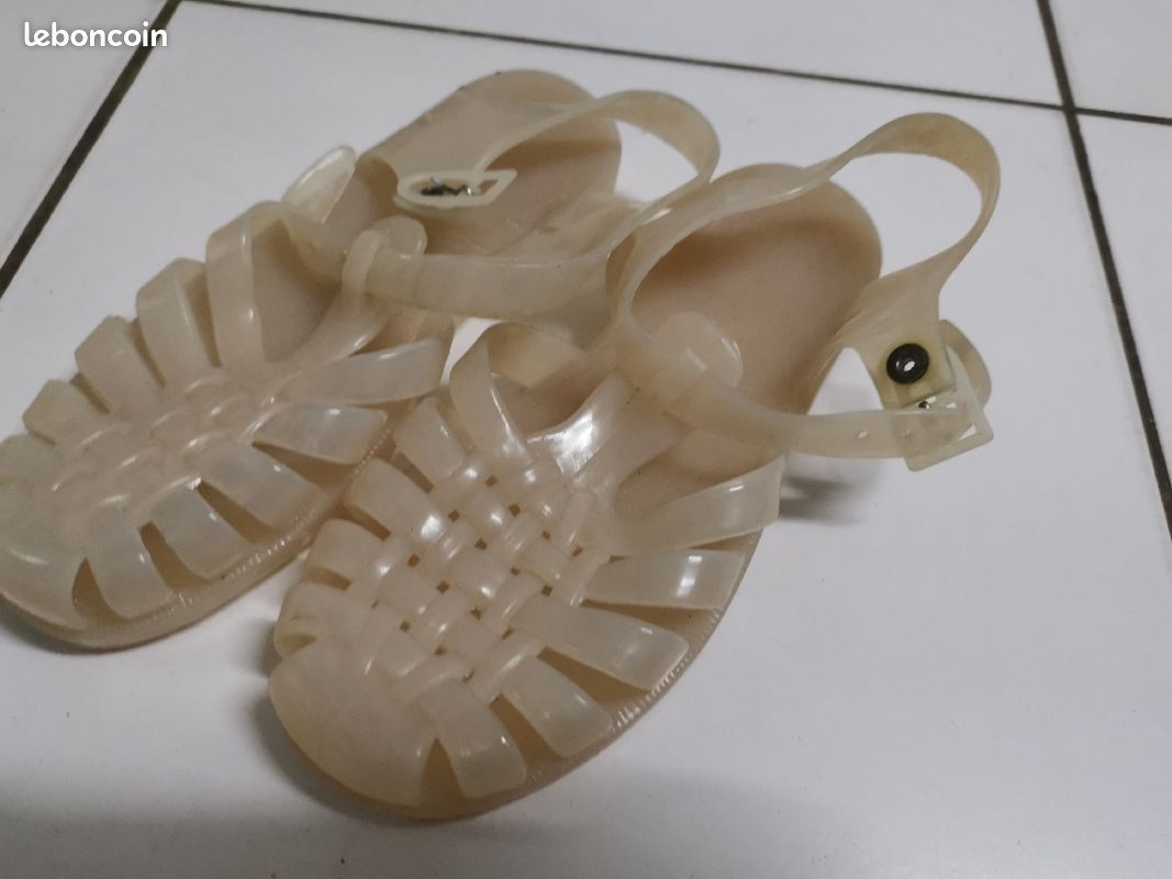 Enfant - sandales de plage neuves blanches taille 34 (image 1)