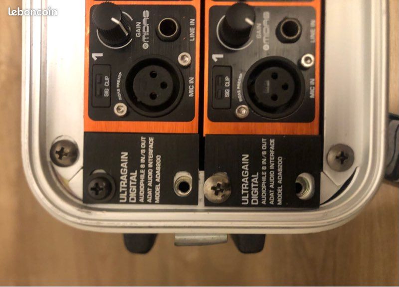 2 x Behringer Ultragain ADA8200 + flightcase 2u (image 2)