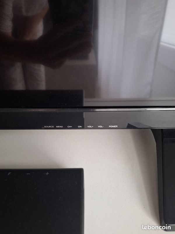 Téléviseur Tokai LCD 122cm (image 3)