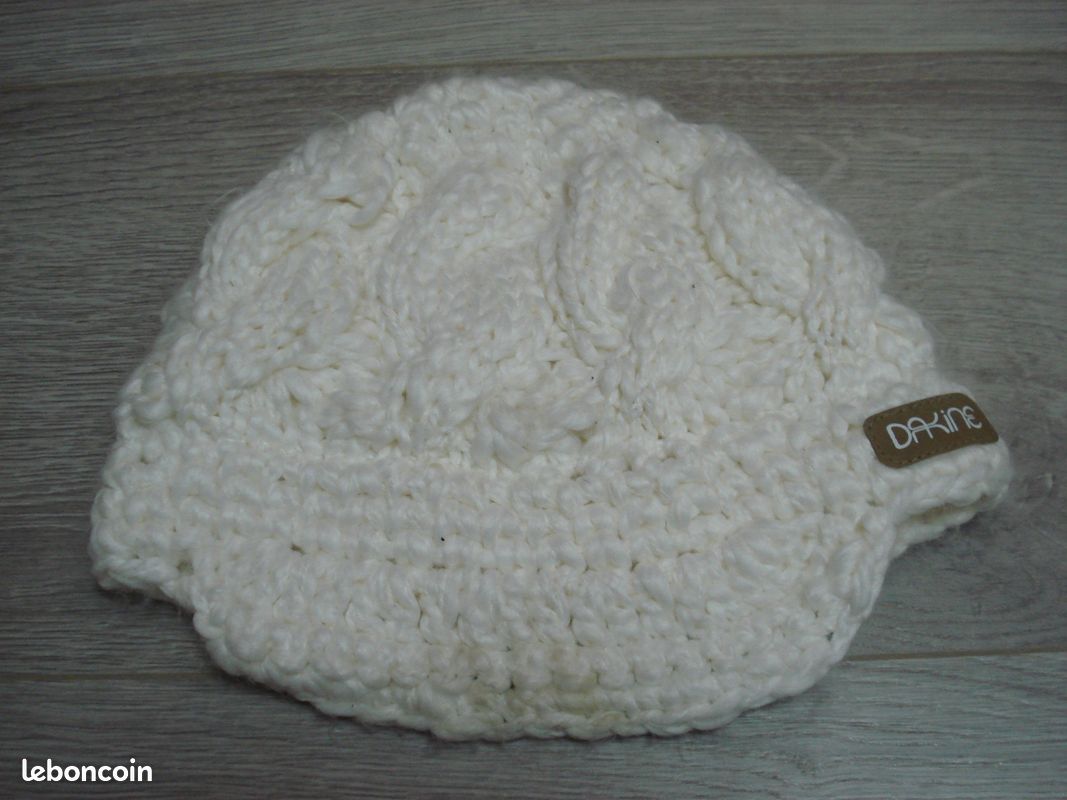 Bonnet blanc avec petite visière tour de tête 38 cm (image 1)