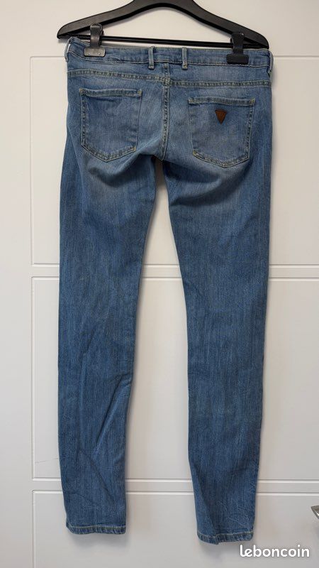 Jean GUESS Taille 25 (34/36) Coupe Bootcut - Occasion En Très Bon état