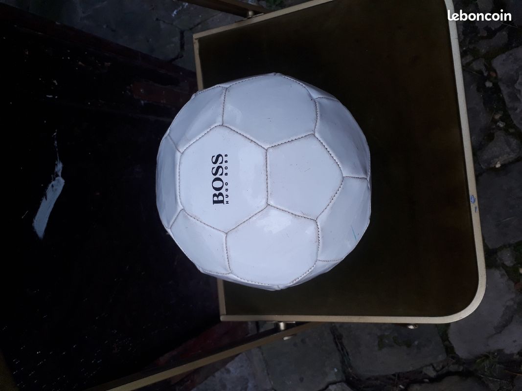 Ballon de foot Hugo boss (image 1)
