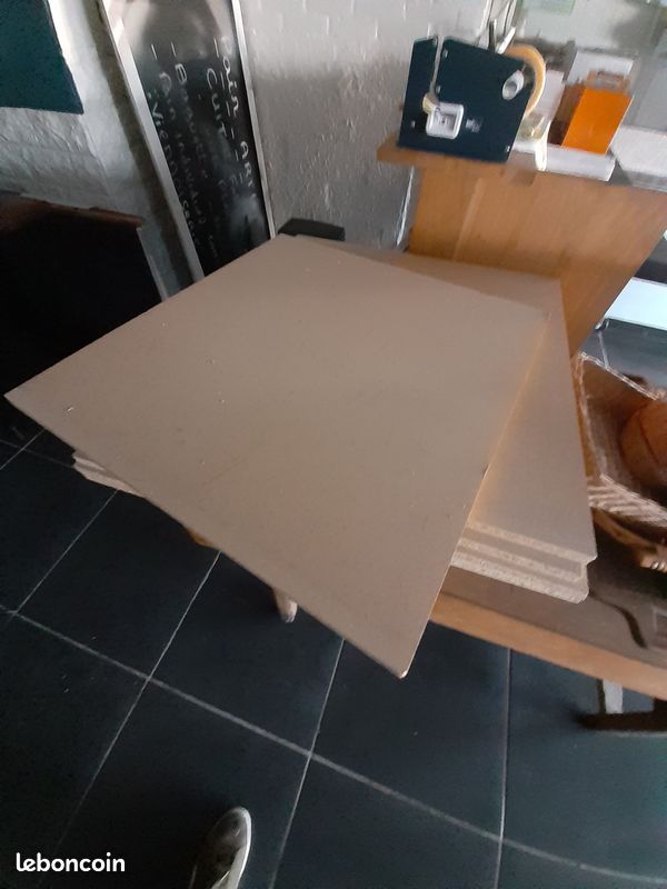 Dessus de table 60cm par 63.5 cm (image 2)
